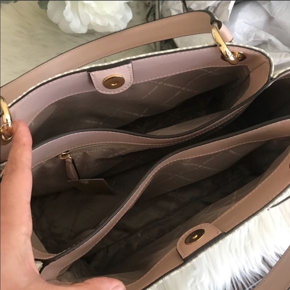 New Michael Kors large shoulder Nicole tote - Picture 5 of 7